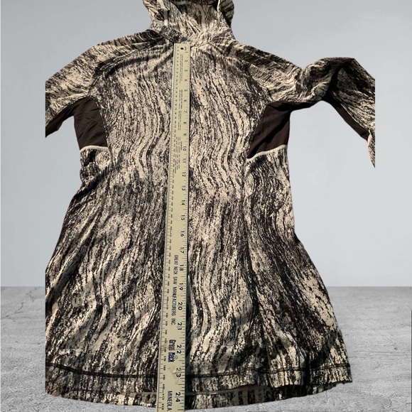 * * 🍋 Lululemon RunBeam Lightweight Pullover - Picture 7 of 8